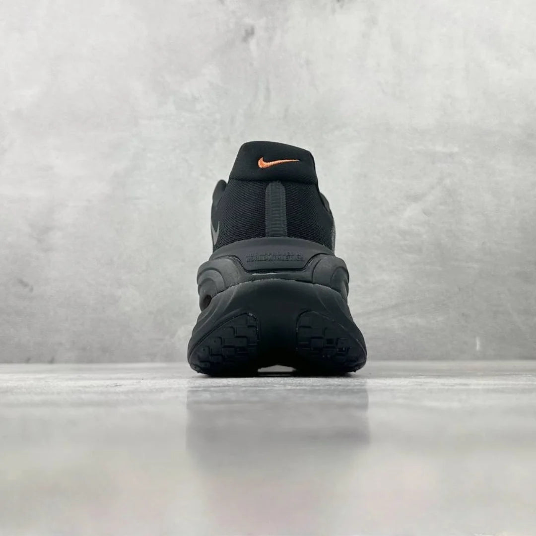 Nike Vomero Premium — Preto/Laranja