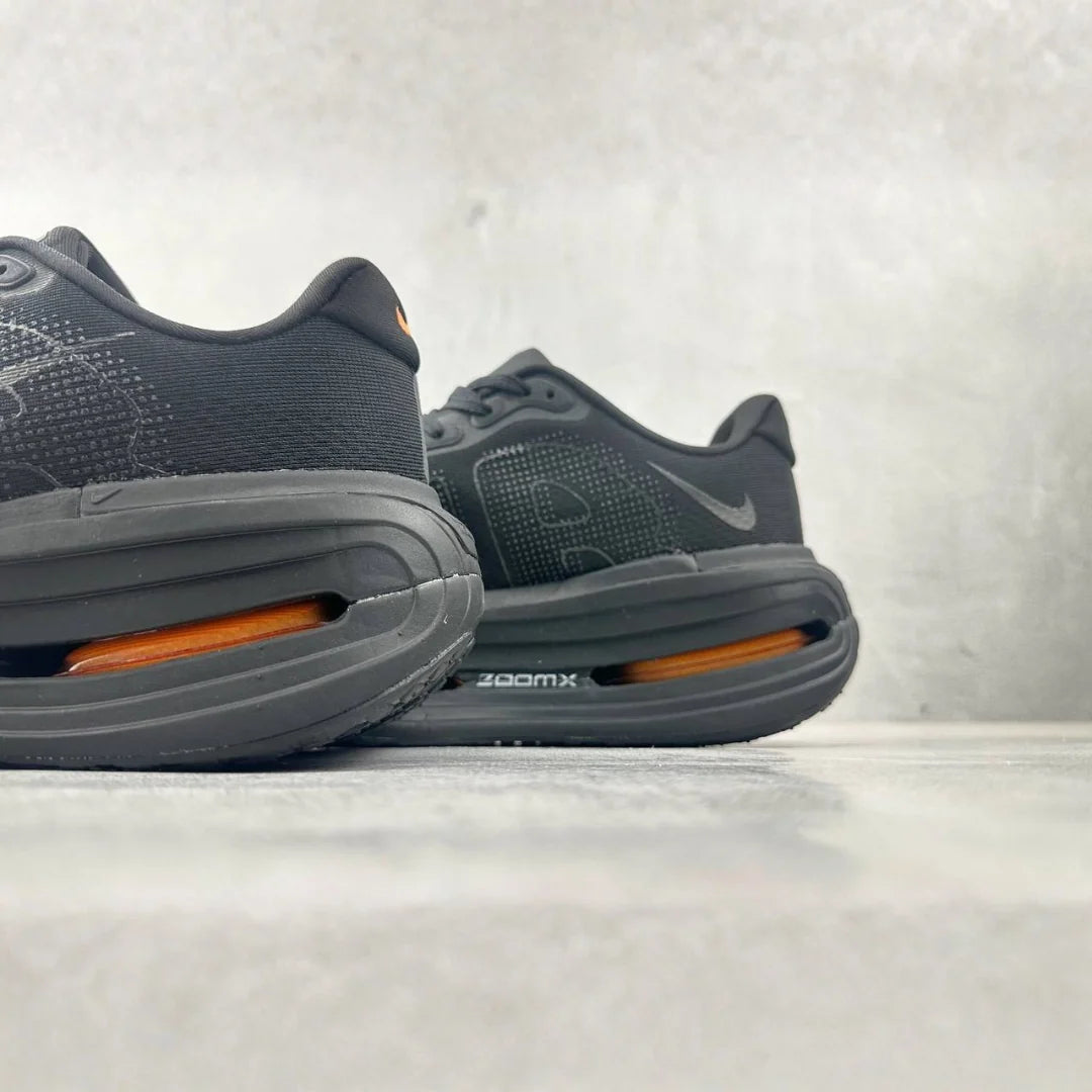Nike Vomero Premium — Preto/Laranja